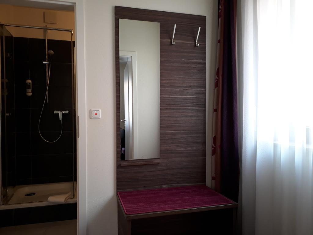 Pension Am Weinberg Bed & Breakfast Mainstockheim Екстериор снимка